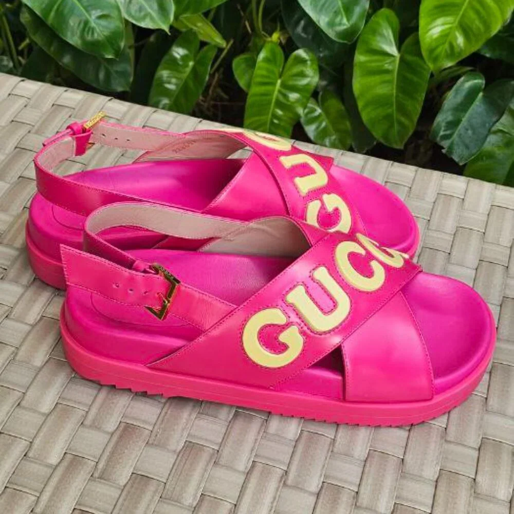 ‼️Authentic Brand NEW‼️Gucci Pink Sandals with Gold Logo